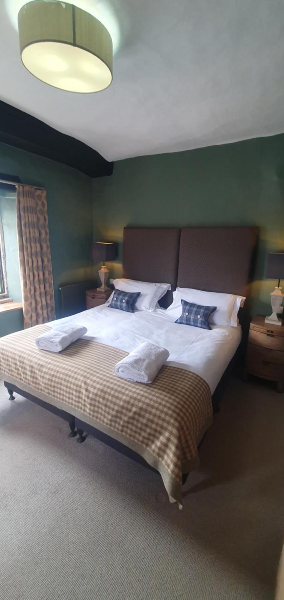 The Crown At Shipton Hotel